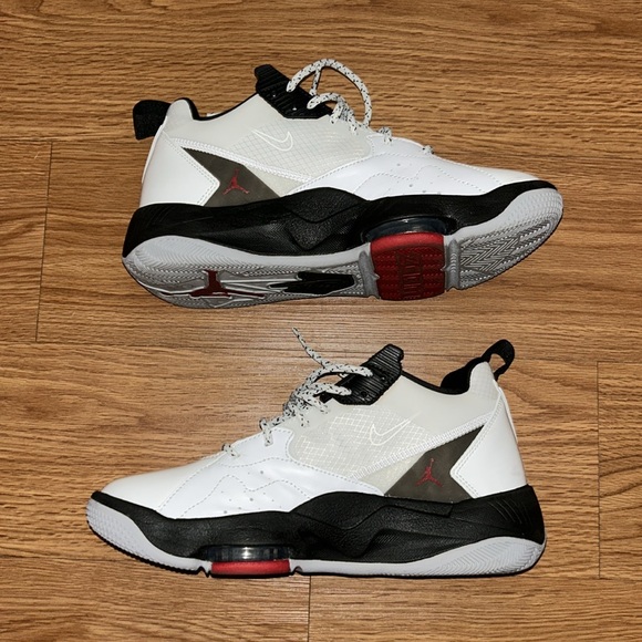 Nike Air Jordan Zoom '92 Men's Sneaker Shoes (White/Black/Gym Red/Wolf Grey - Picture 8 of 12